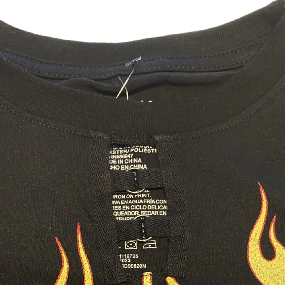 AC/DC Women’s Black Graphic Cropped T-Shirt NWT